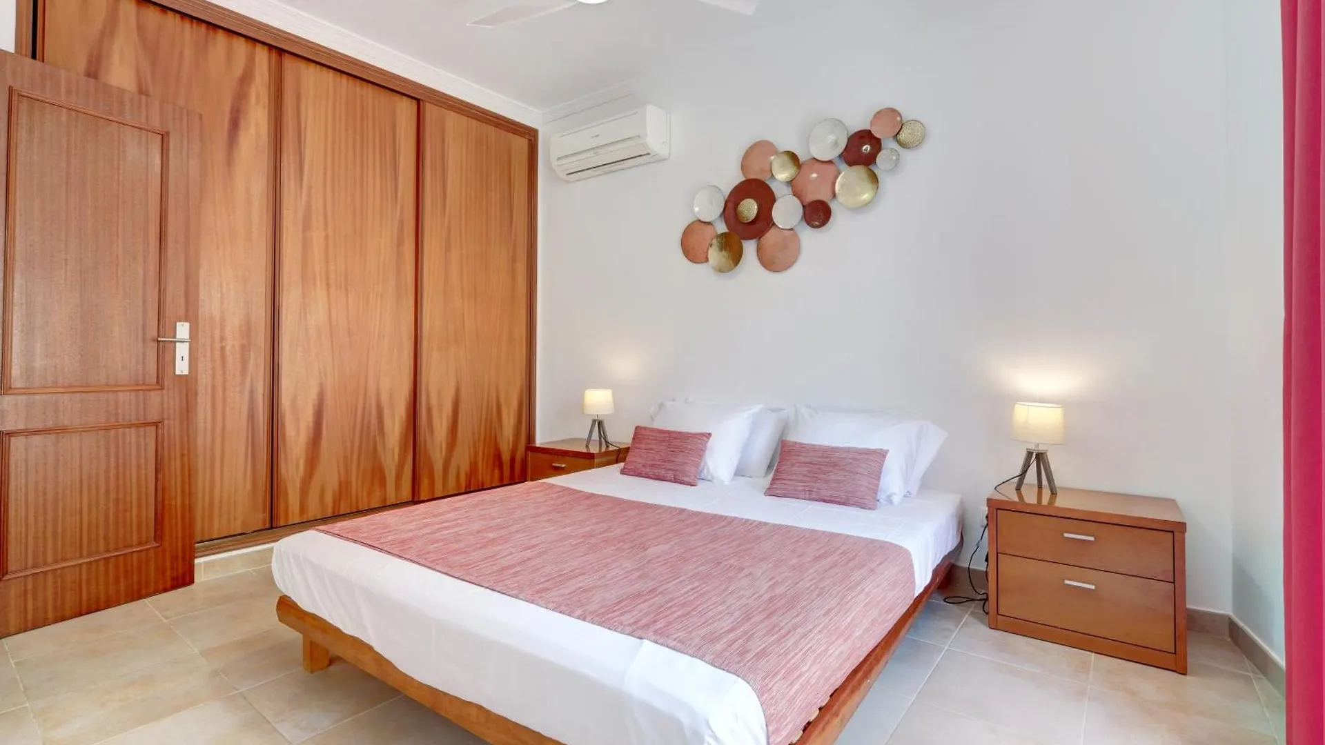 City Center, Private Parking, Ac, 6Ppl. Olhao 0*,